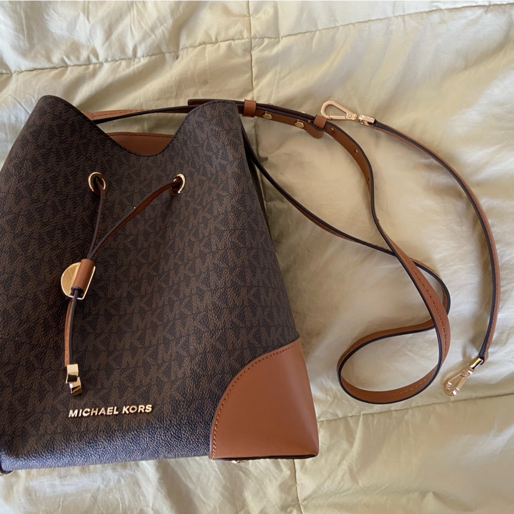 NWOT Michael Kors Mercer Logo Bucket Bag, Brown Leather